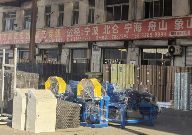 山東李經(jīng)理訂購(gòu)的中型水箱拉絲機(jī)發(fā)貨了，請(qǐng)注意收貨！